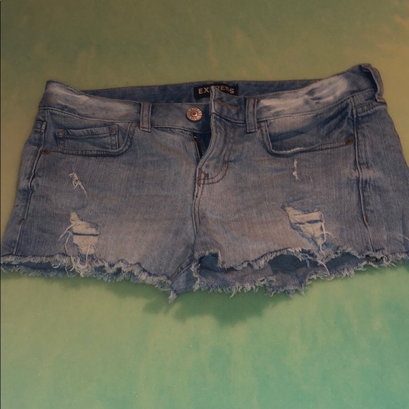 Express short shorts - Picture 1 of 3